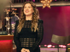 Newly released surveillance video shows Kelly Clarkson in Brooklyn store